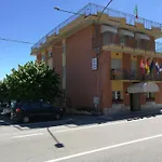 מלון Capri לזה