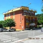 Capri מלון 3*