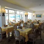 מלון Capri