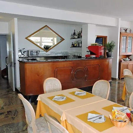 Capri 3* Lesa
