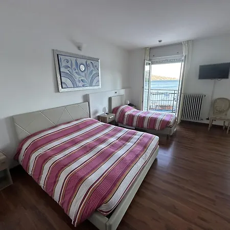 Capri 3*