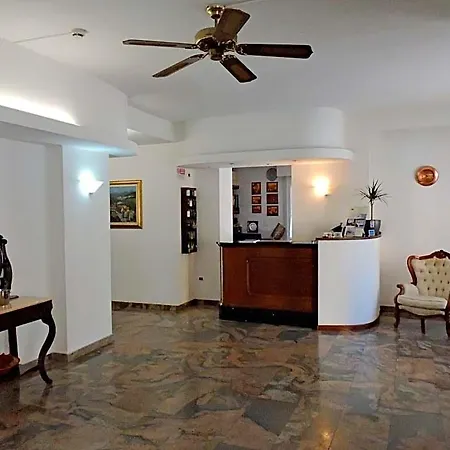 Capri 3* Lesa
