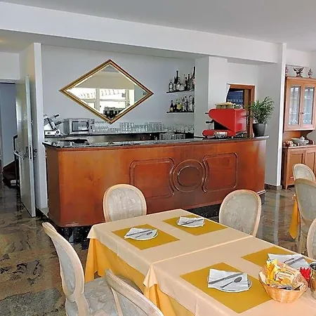 Capri Hotel 3*