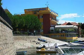 Capri 3*