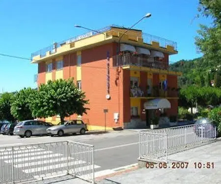 Capri Hotel 3*